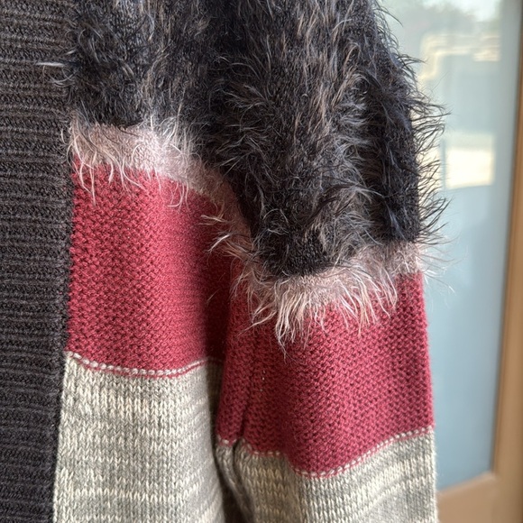 Beautiful TROUVE Black and Red Women's Long Cardigan Sweater - Picture 2 of 8